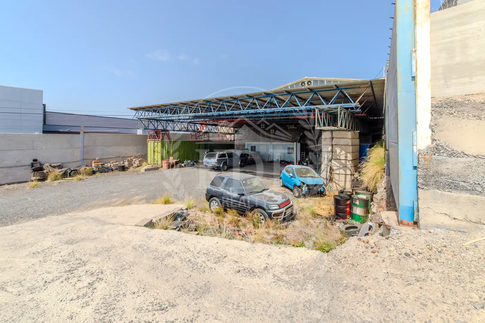 Vista exterior de Nau industrial en venda en San Miguel de Abona amb Alarma