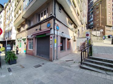 Business premises for sale in Prim Kalea 44