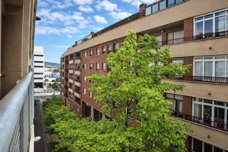 Vista exterior de Pis en venda en Barañáin / Barañain amb Calefacció i Terrassa