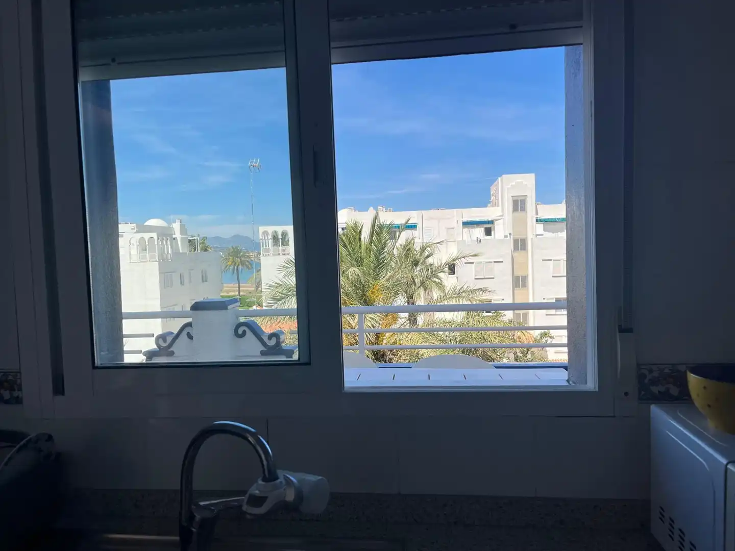 Vista exterior de Àtic de lloguer en Dénia amb Aire condicionat, Calefacció i Jardí privat