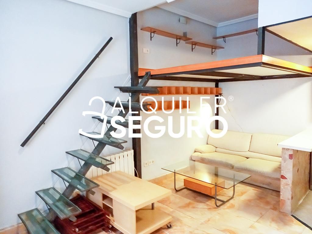 Sala de estar de Estudio de alquiler en  Madrid Capital con Calefacción y Amueblado