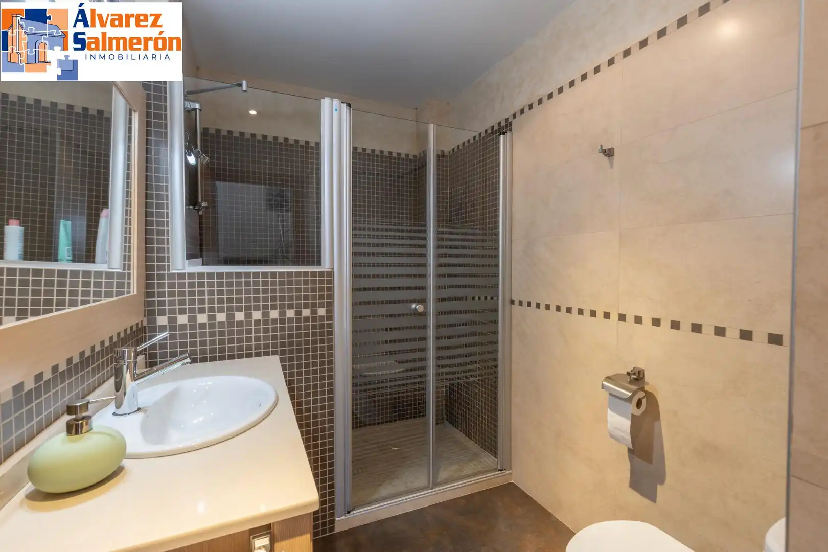 Badezimmer von Haus oder Chalet zum Verkauf in Alfacar mit Heizung und Schwimmbad