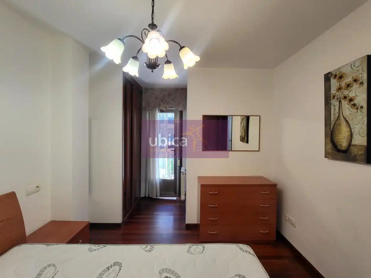 Dormitori de Pis en venda en Vigo  amb Calefacció, Parquet i Terrassa