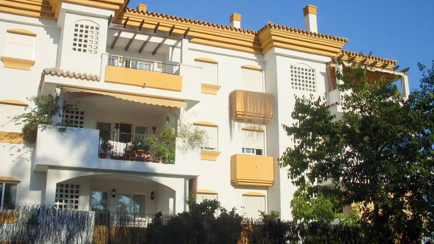 Vista exterior de Apartamento de alquiler en Marbella con Aire acondicionado, Terraza y Amueblado