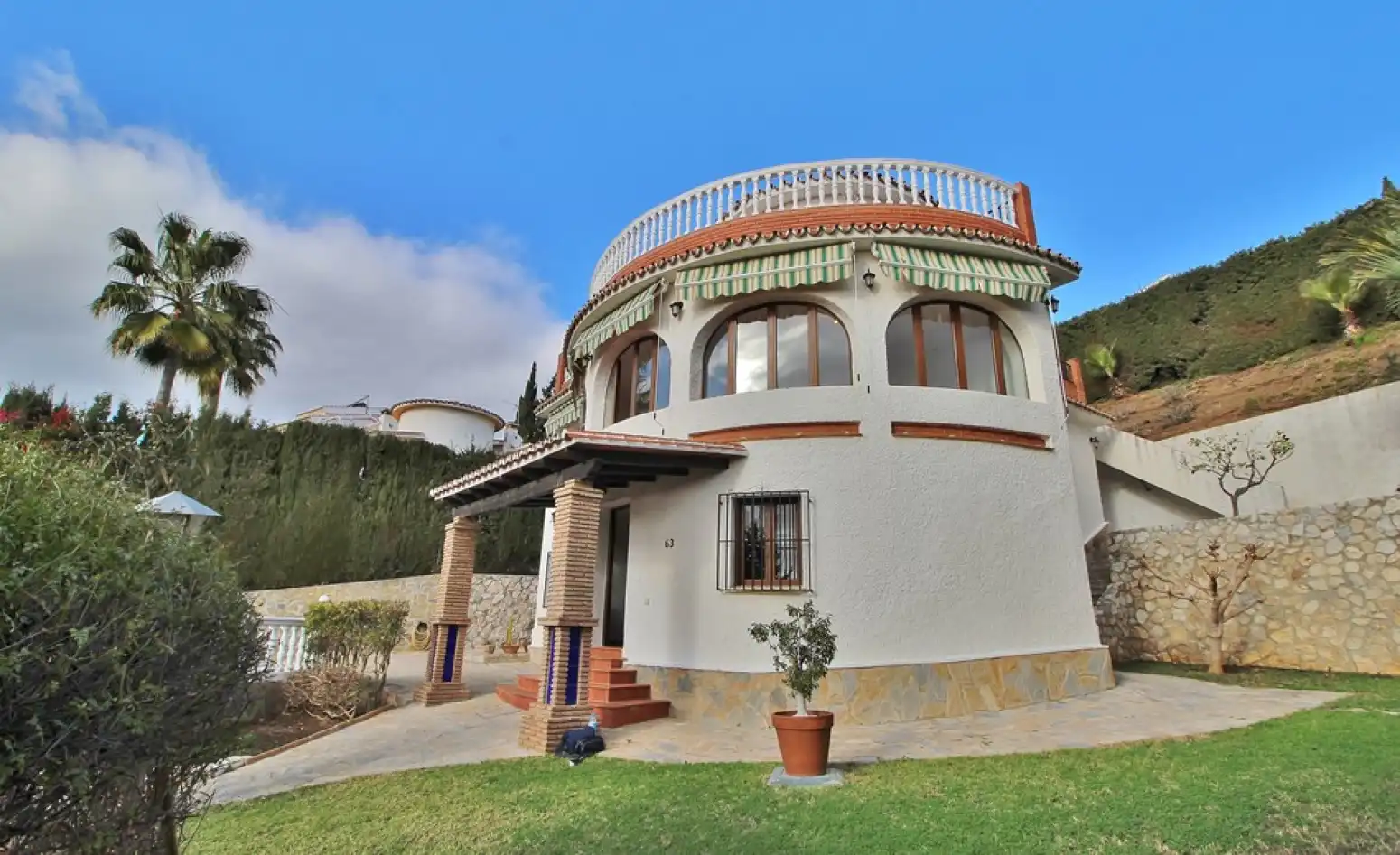 Vista exterior de Casa o xalet en venda en Rincón de la Victoria amb Aire condicionat, Jardí privat i Terrassa