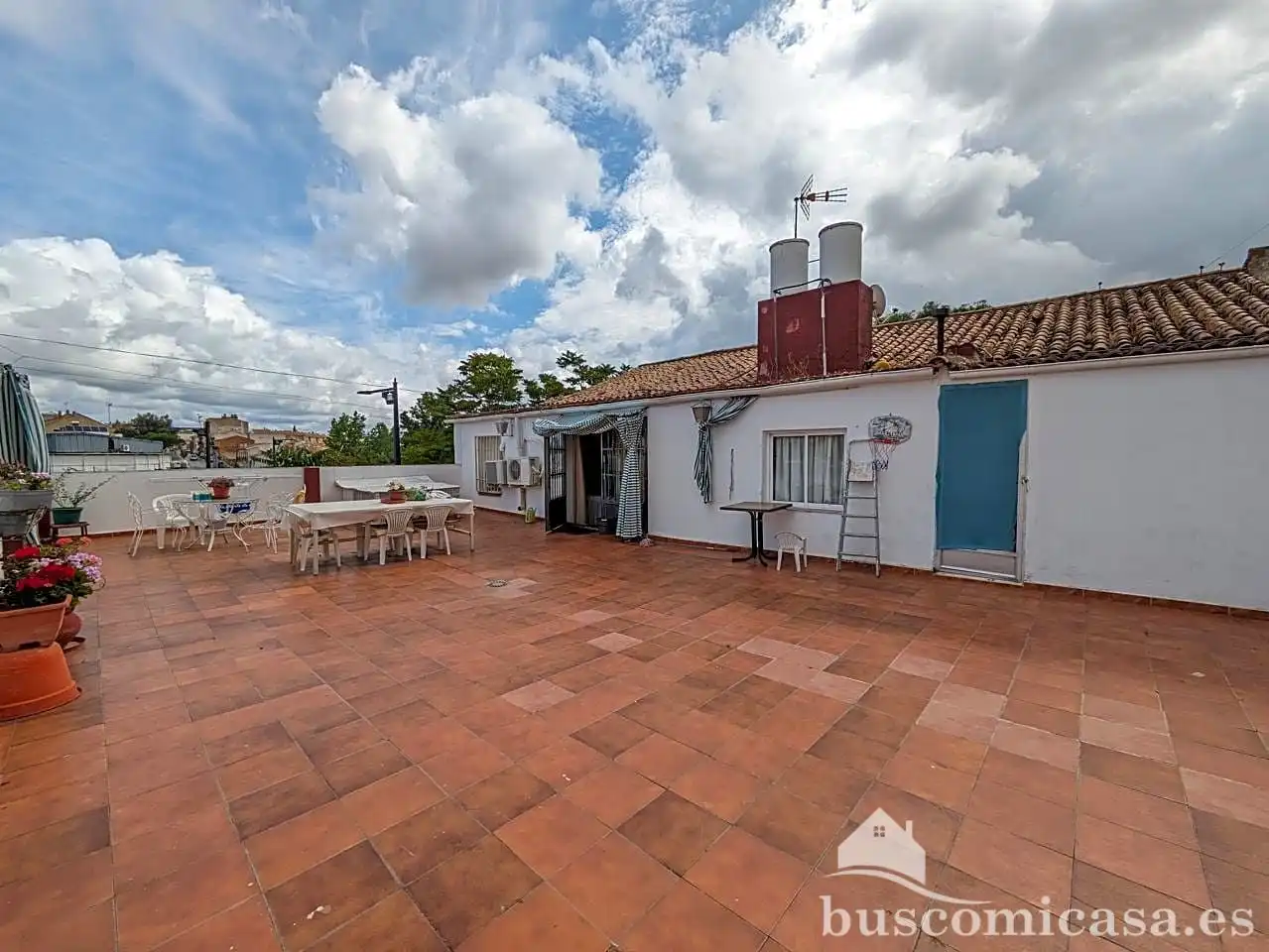 Vista exterior de Casa o chalet en venta en Linares con Aire acondicionado, Terraza y Trastero