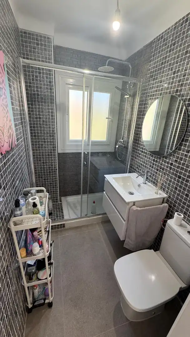 Badezimmer von Wohnungen zum Verkauf in Rincón de la Victoria mit Privatgarten, Terrasse und Möbliert
