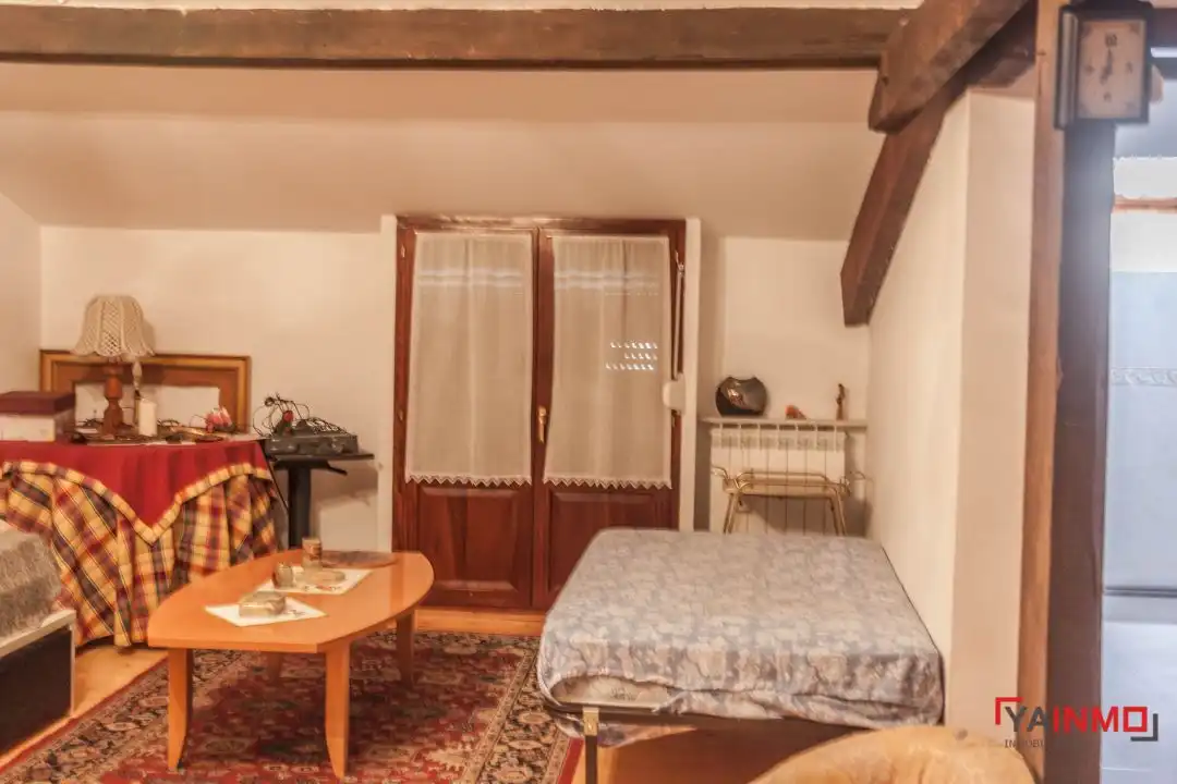 Dormitori de Casa adosada en venda en Vitoria - Gasteiz amb Calefacció i Jardí privat