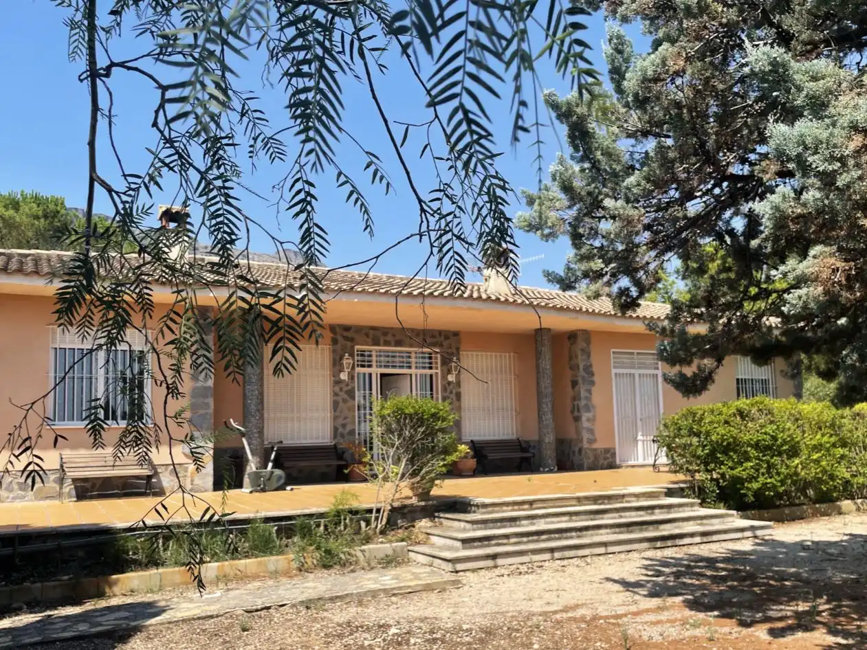 Vista exterior de Casa o xalet en venda en Cocentaina amb Aire condicionat, Terrassa i Piscina