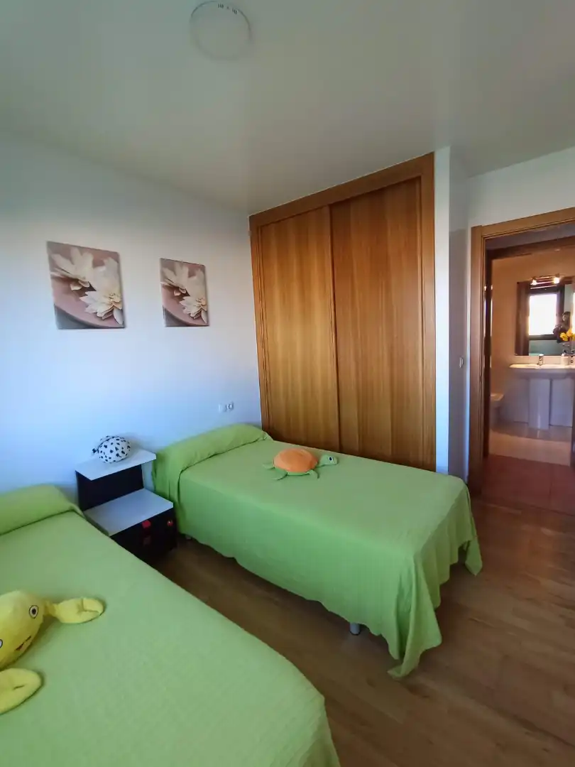 Dormitori de Apartament en venda en A Illa de Arousa  amb Calefacció, Parquet i Traster