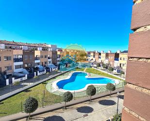 Piscina de Casa adosada en venda en Punta Umbría amb Aire condicionat, Calefacció i Terrassa