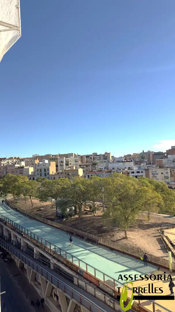 Vista exterior de Pis en venda en Barcelona amb Aire condicionat
