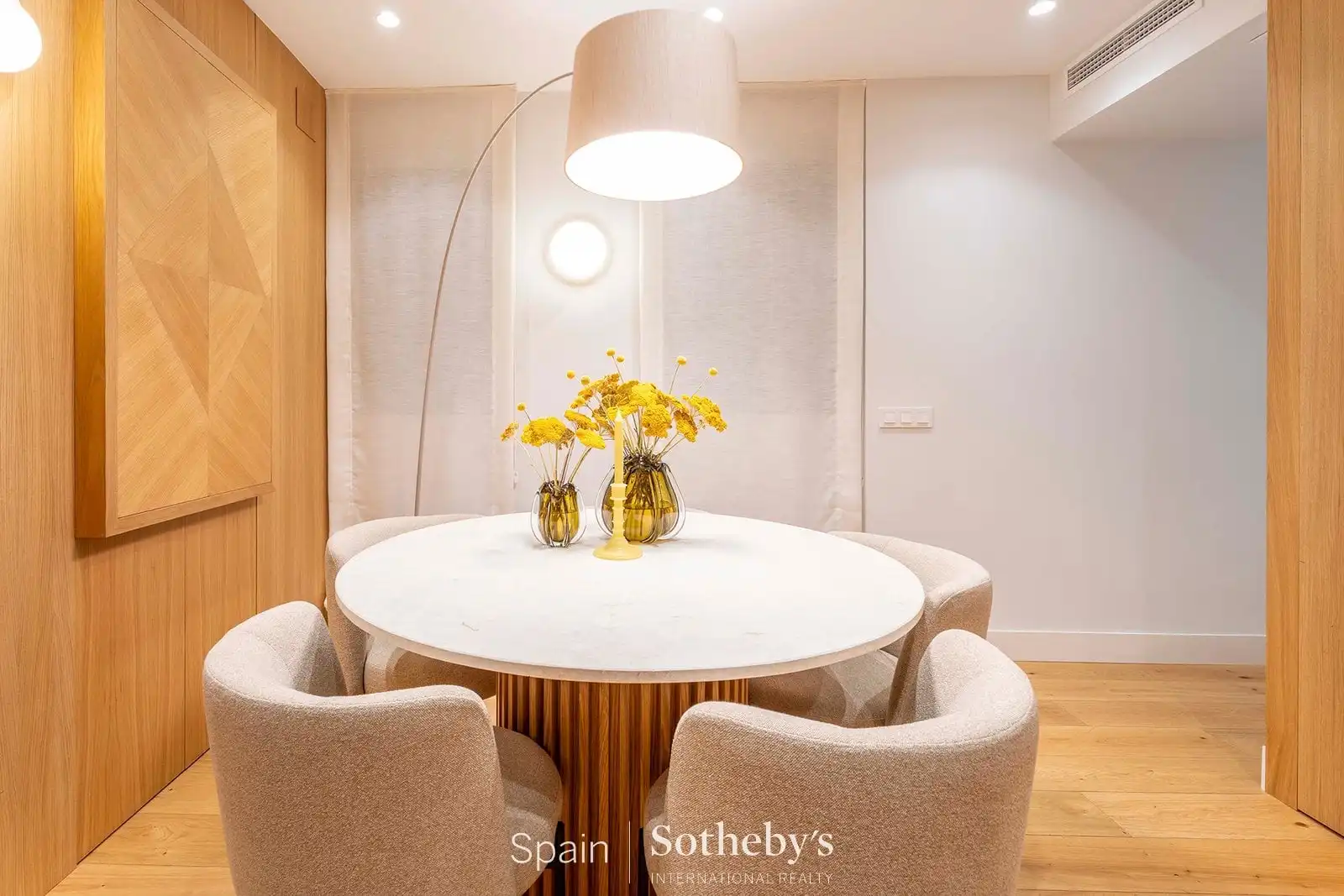 Menjador de Apartament en venda en Madrid amb Aire condicionat i Calefacció