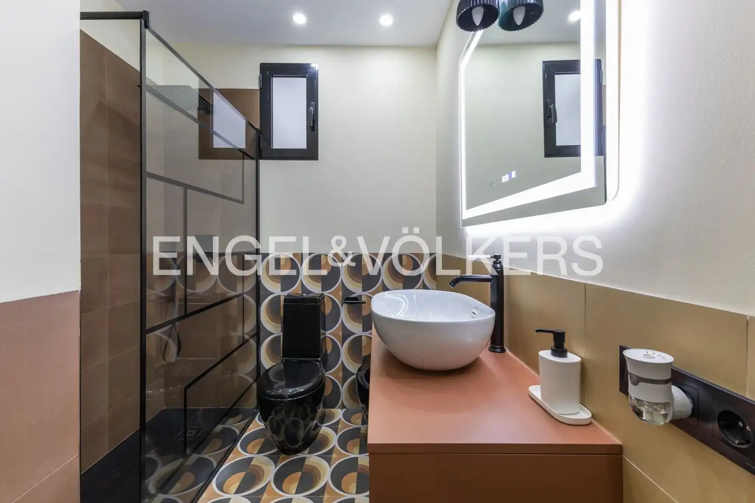 Baño de Piso de alquiler en Valencia con Aire acondicionado, Calefacción y Amueblado