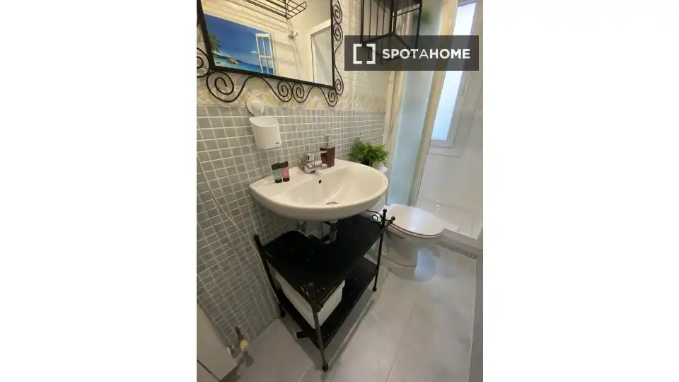 Baño de Piso de alquiler en Madrid con Aire acondicionado, Calefacción y Amueblado