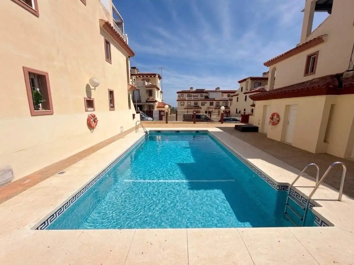 Piscina de Casa adosada en venta en Vélez-Málaga