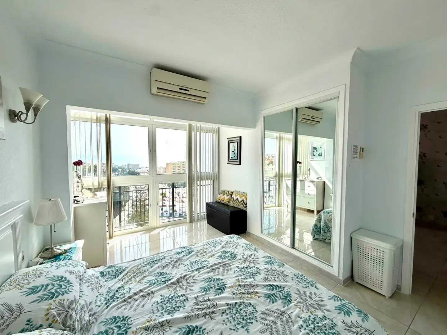Schlafzimmer von Dachboden zum Verkauf in Benalmádena mit Möbliert und Gemeinschaftspool