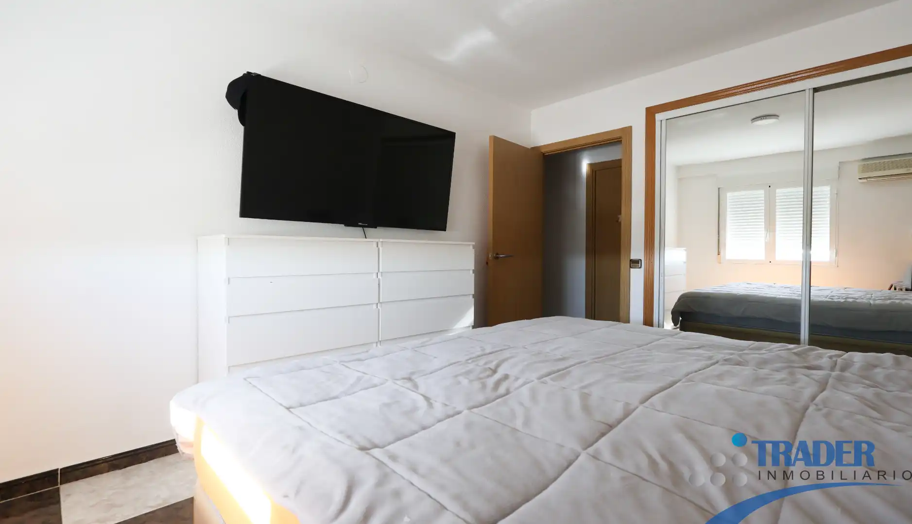 Habitación de Piso en venta en Fuenlabrada con Jardín privado, Terraza y Balcón