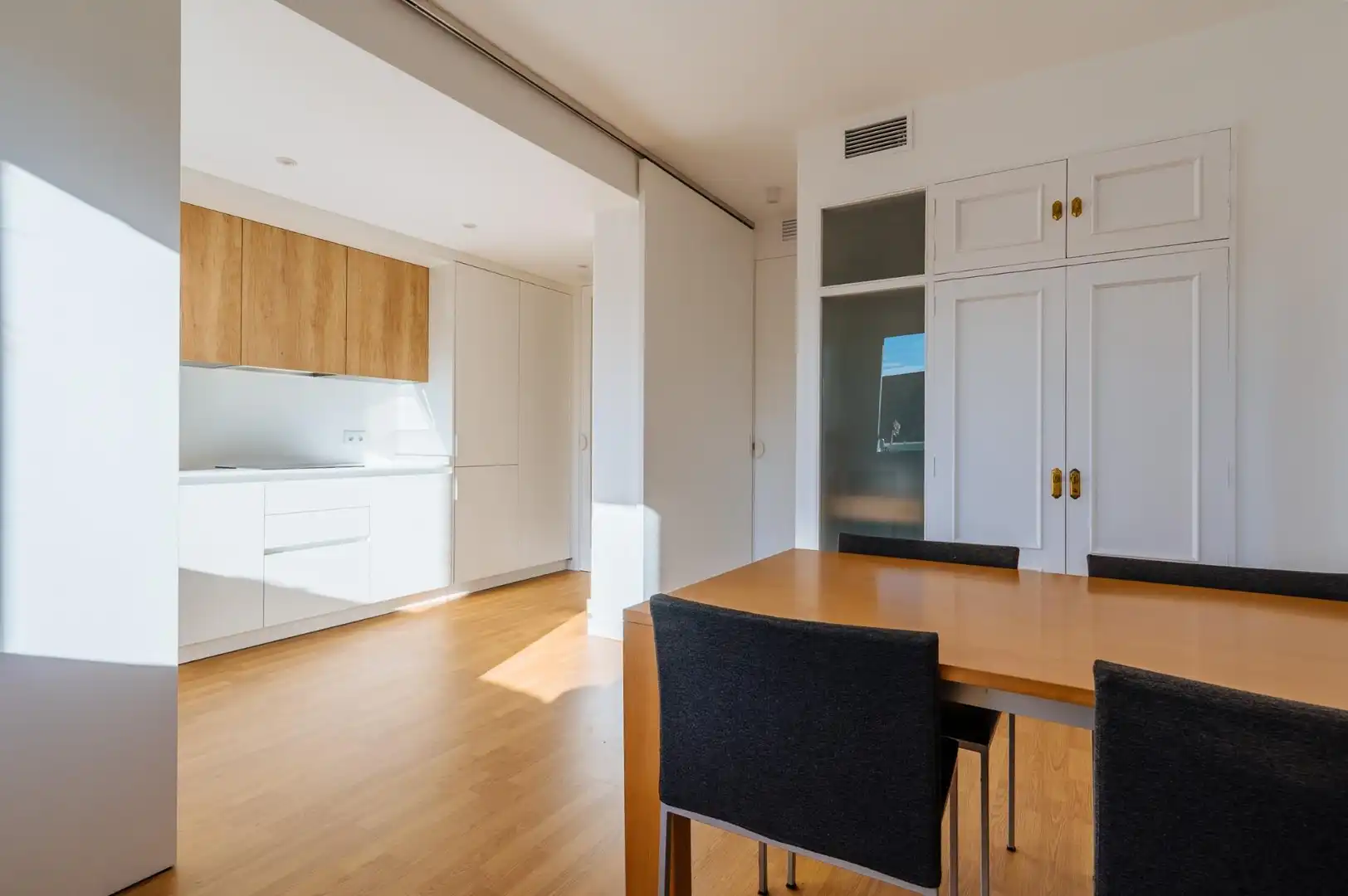 Kitchen of Flat for rent in Sevilla  with Air Conditioner and Furnished