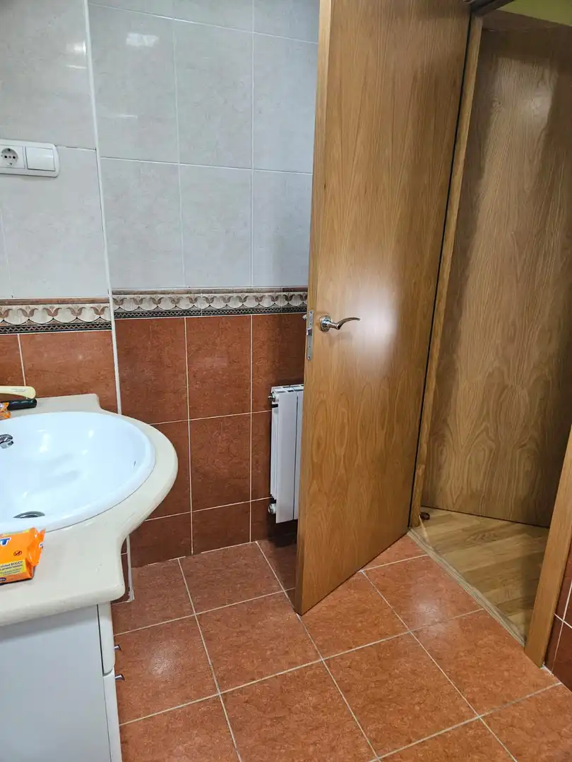 Baño de Piso en venta en Santa Coloma de Gramenet con Calefacción, Terraza y Trastero