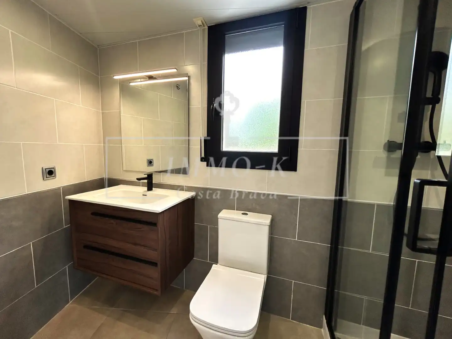 Bathroom of Flat for sale in Llançà  with Air Conditioner, Heating and Terrace