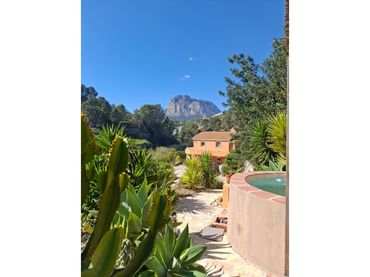 Country house with garden for sale in Xirles