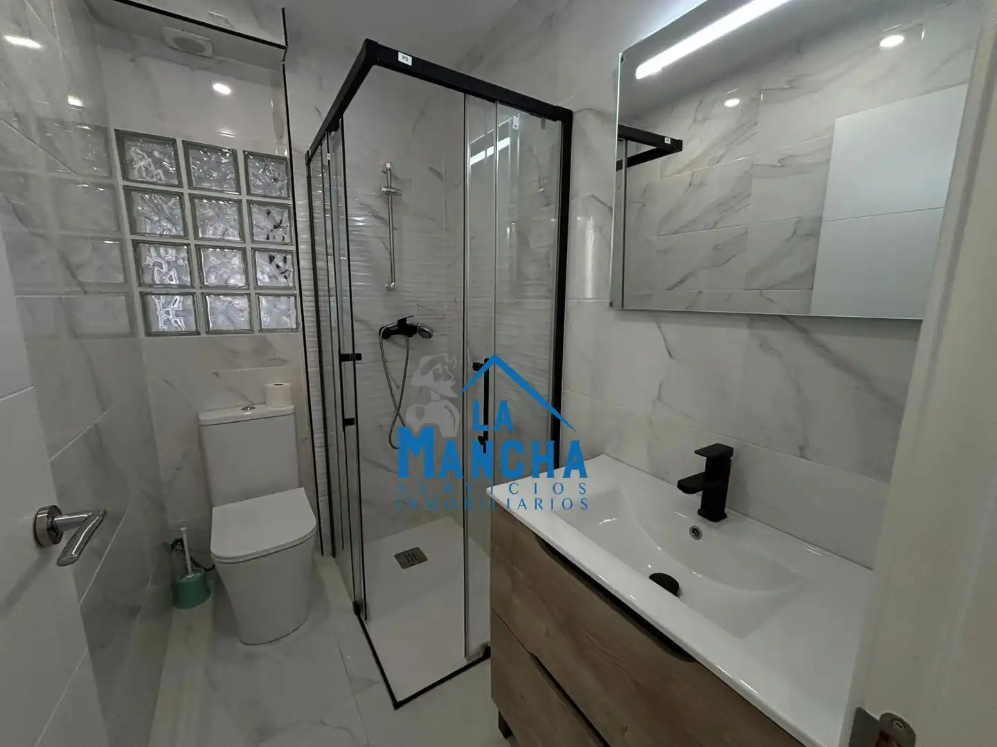 Bathroom of Flat for sale in Albacete  with Air Conditioner, Heating and Furnished
