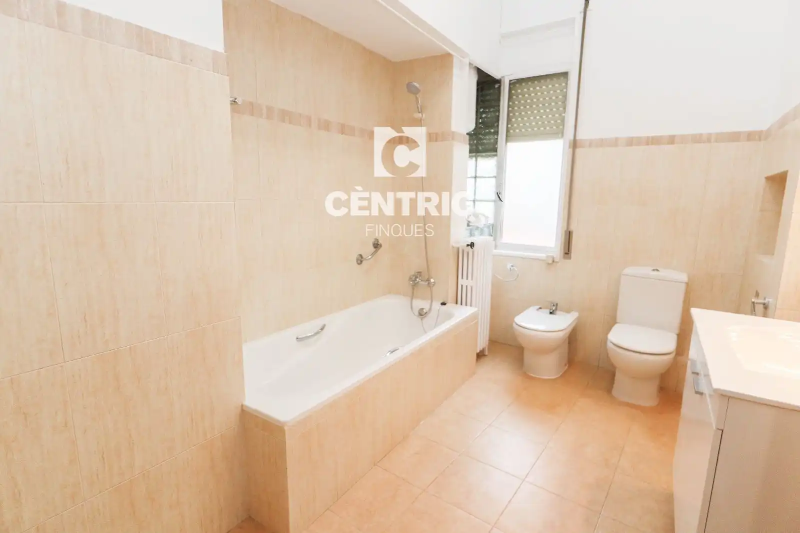 Bathroom of Flat for rent in Terrassa  with Heating and Terrace