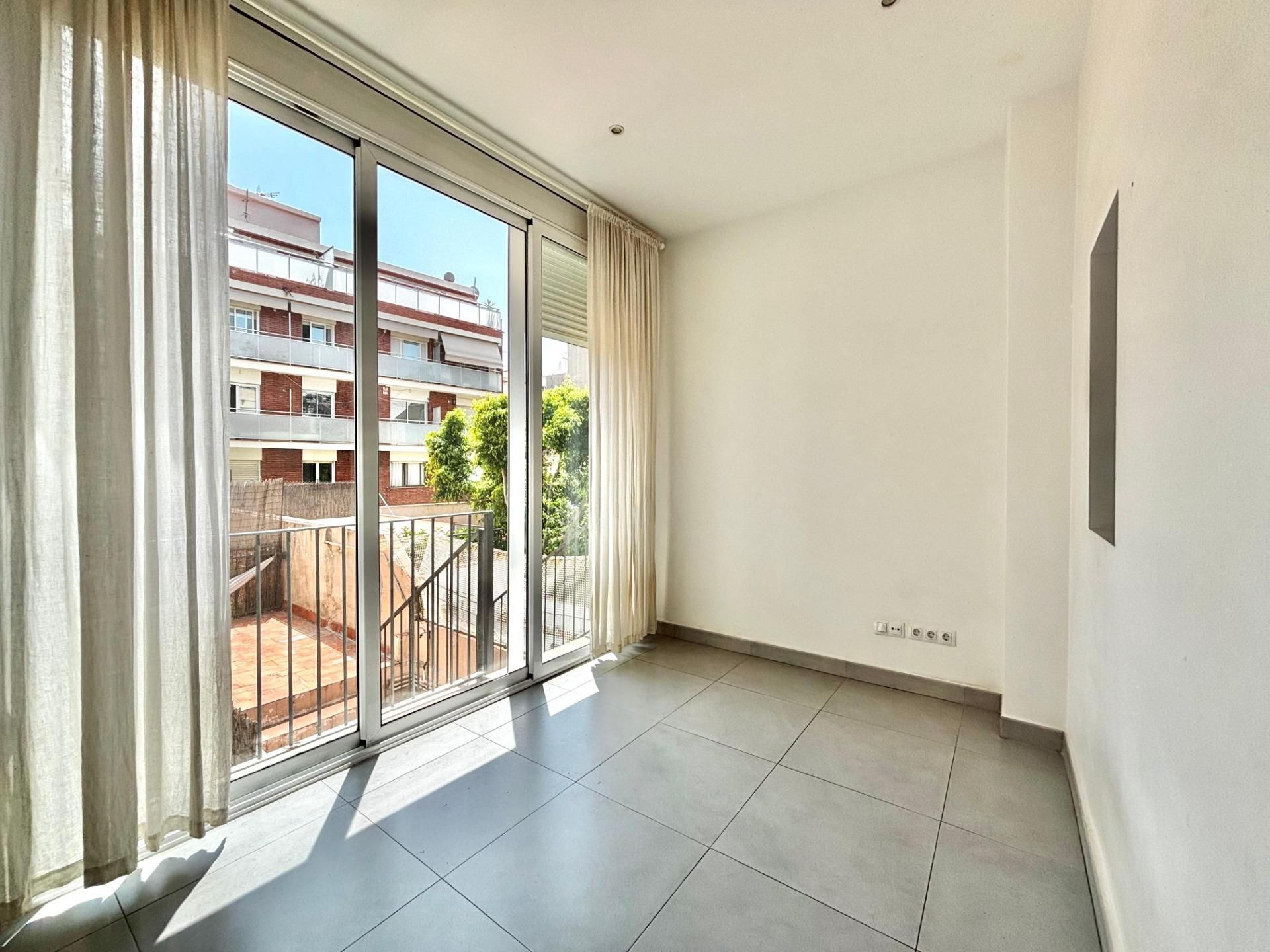 Dormitori de Apartament en venda en Badalona amb Jardí privat i Balcó