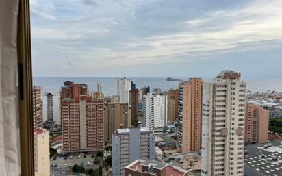 Vista exterior de Àtic en venda en Benidorm amb Aire condicionat, Calefacció i Terrassa