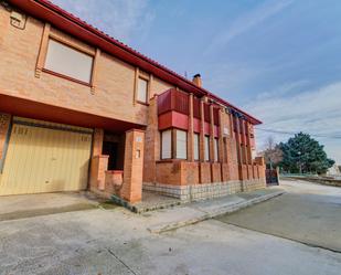 Vista exterior de Casa adosada en venda en Villafranca amb Calefacció, Jardí privat i Terrassa
