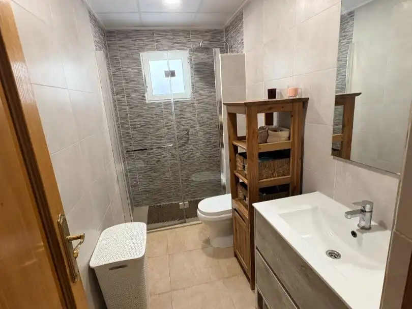 Baño de Piso en venta en Torrevieja con Aire acondicionado, Terraza y Balcón