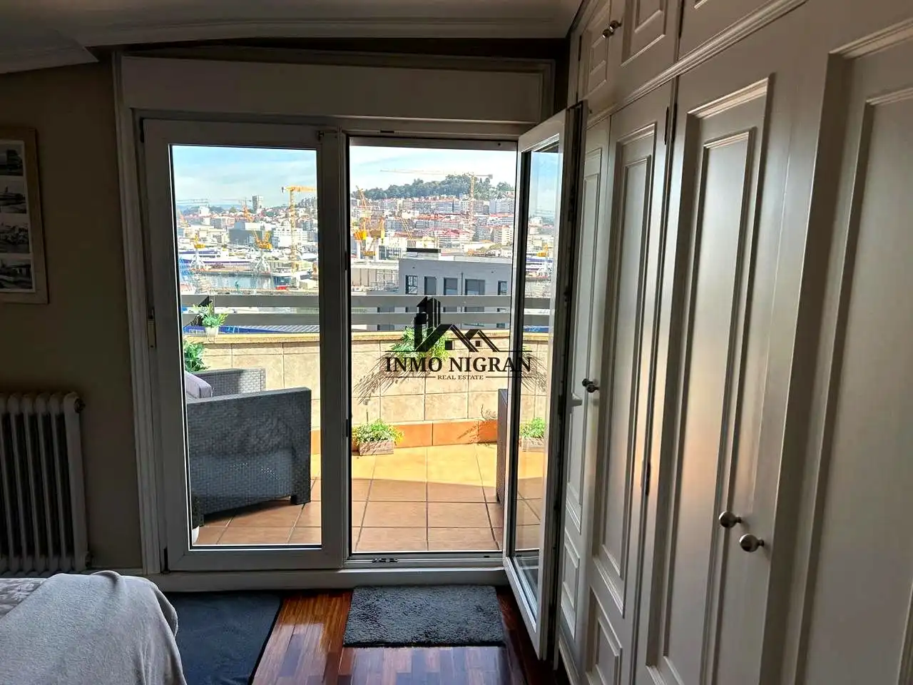 Vista exterior de Dúplex en venta en Vigo  con Calefacción y Terraza