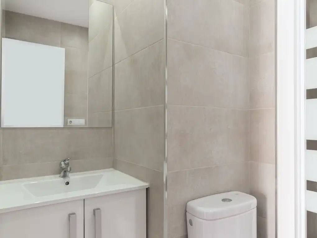 Baño de Piso de alquiler en Valencia con Aire acondicionado, Calefacción y Balcón