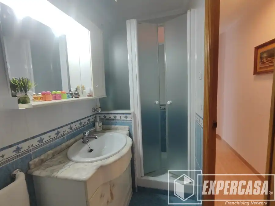 Bany de Apartament en venda en Benicasim / Benicàssim amb Aire condicionat, Terrassa i Moblat