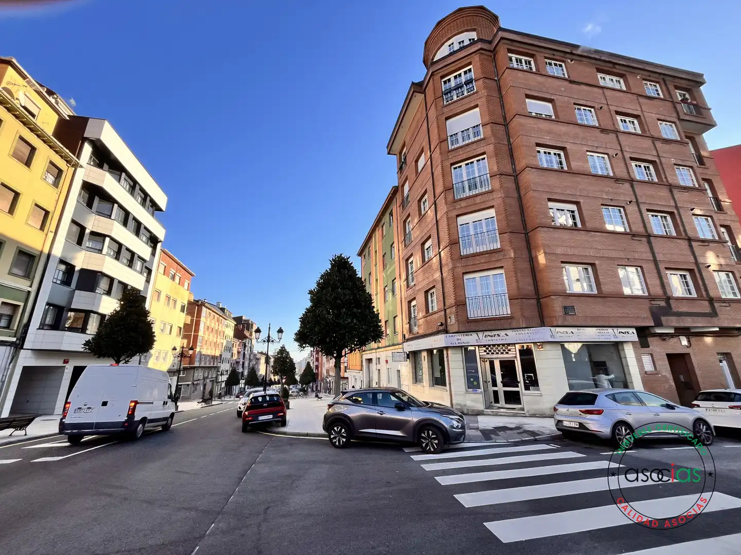 Vista exterior de Local en venta en Oviedo 