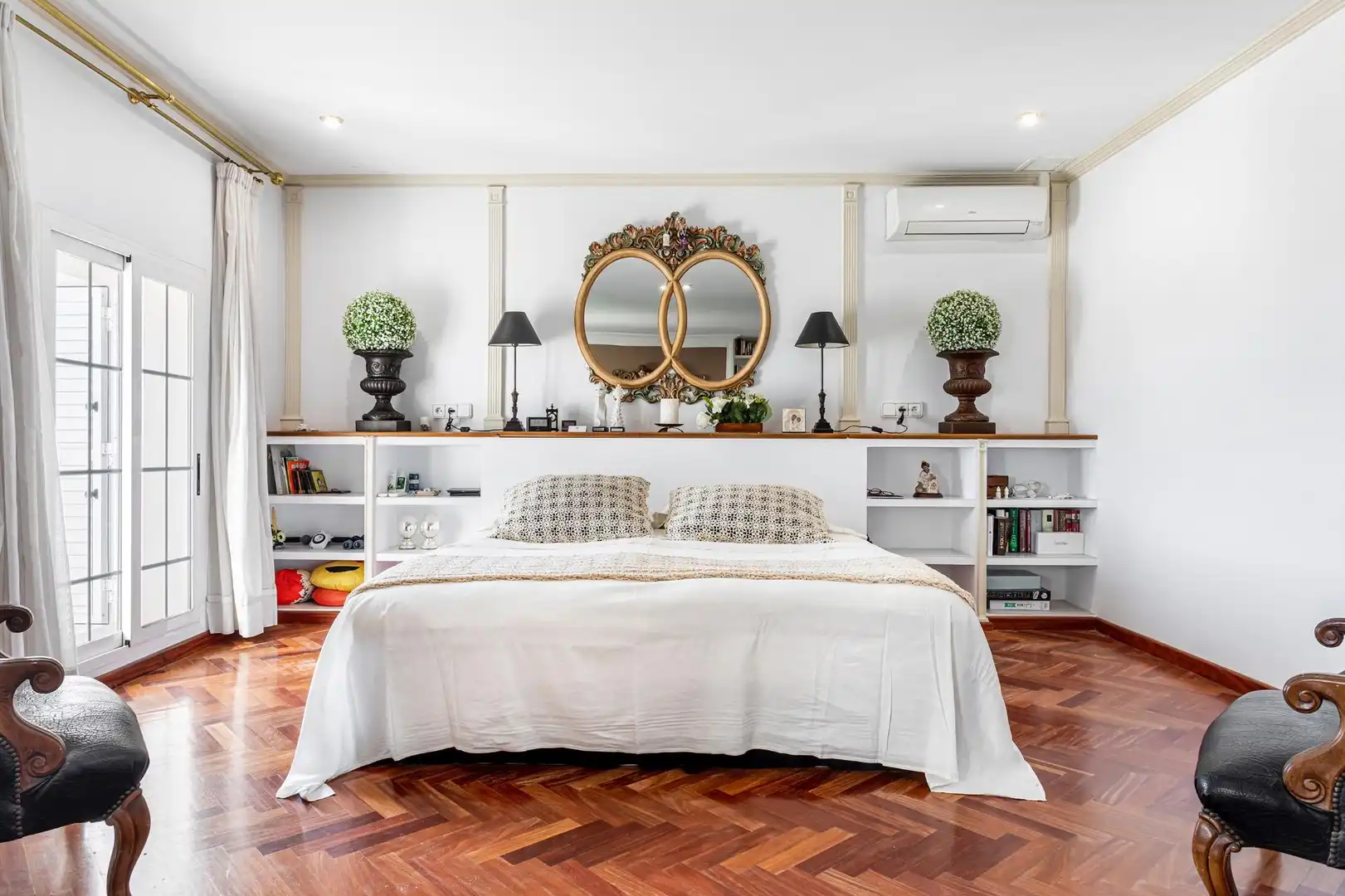 Bedroom of Houses for sale in Chiva  with Air Conditioner, Private garden and Terrace