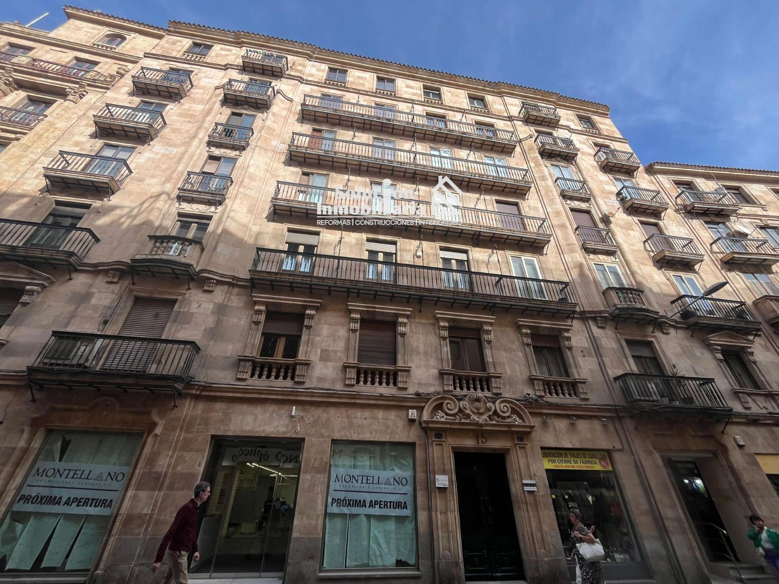 Vista exterior de Pis en venda en Salamanca Capital amb Calefacció, Terrassa i Moblat