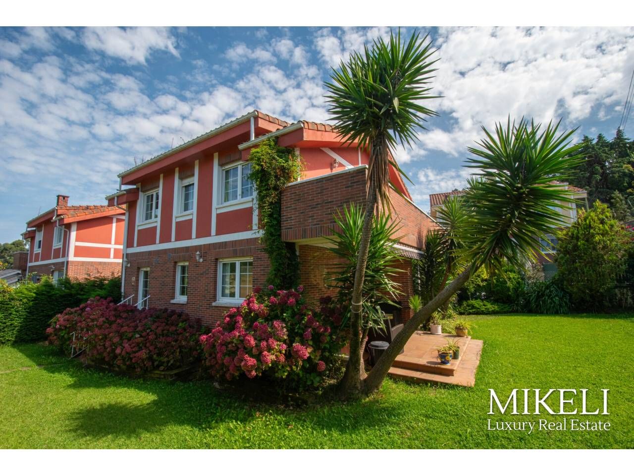 Vista exterior de Casa o xalet en venda en Camargo amb Calefacció, Jardí privat i Parquet