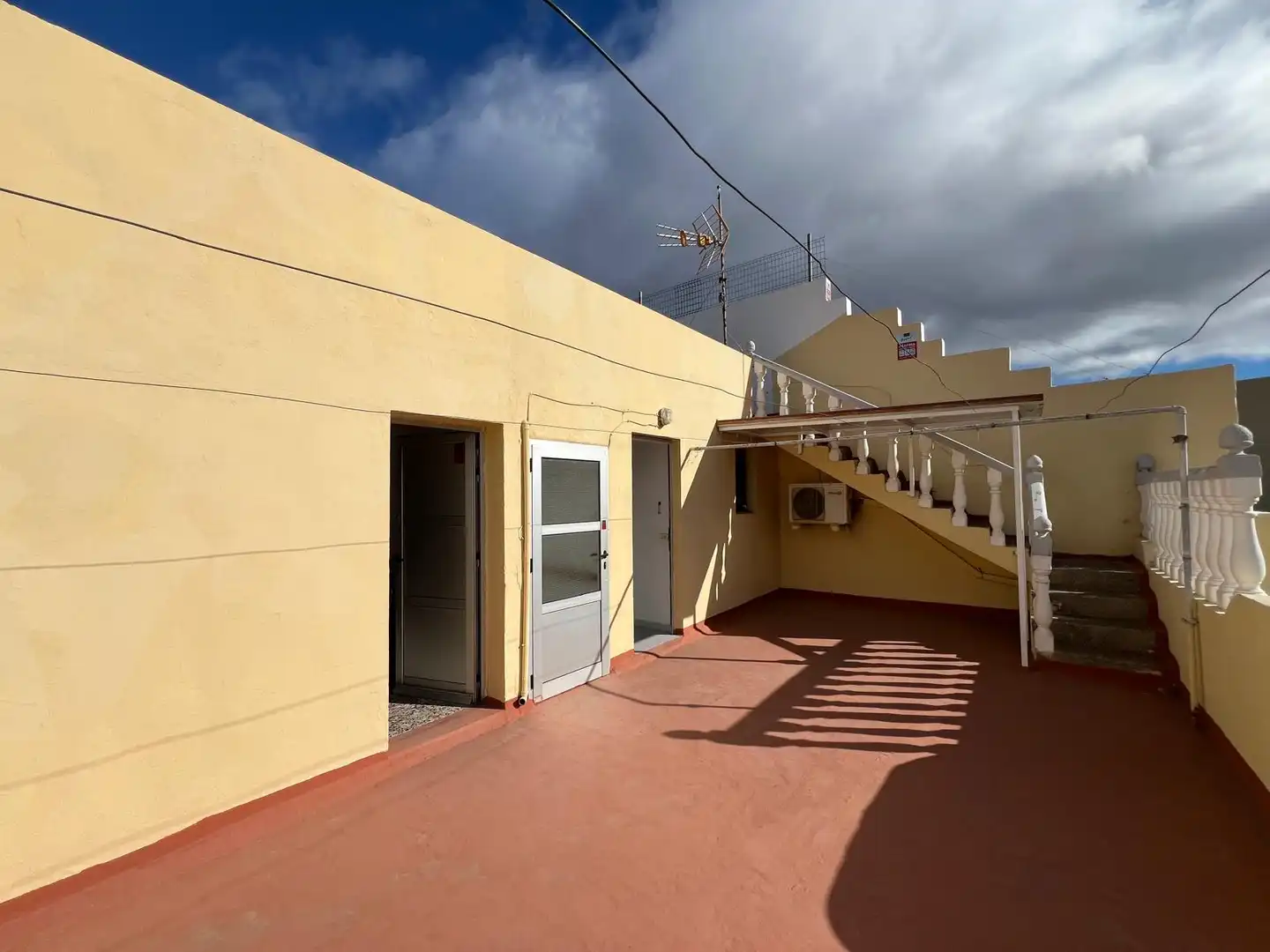 Vista exterior de Casa adosada en venda en La Aldea de San Nicolás  amb Terrassa, Moblat i Forn