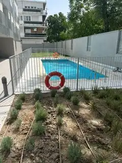 Piscina de Apartamento de alquiler en Madrid con Aire acondicionado, Calefacción y Trastero