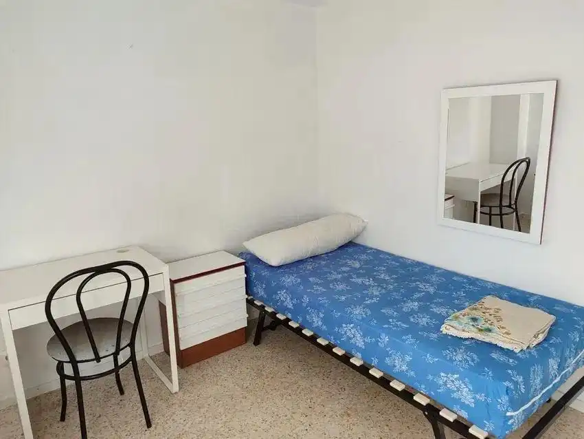 Habitación de Piso de alquiler en Sevilla con Amueblado