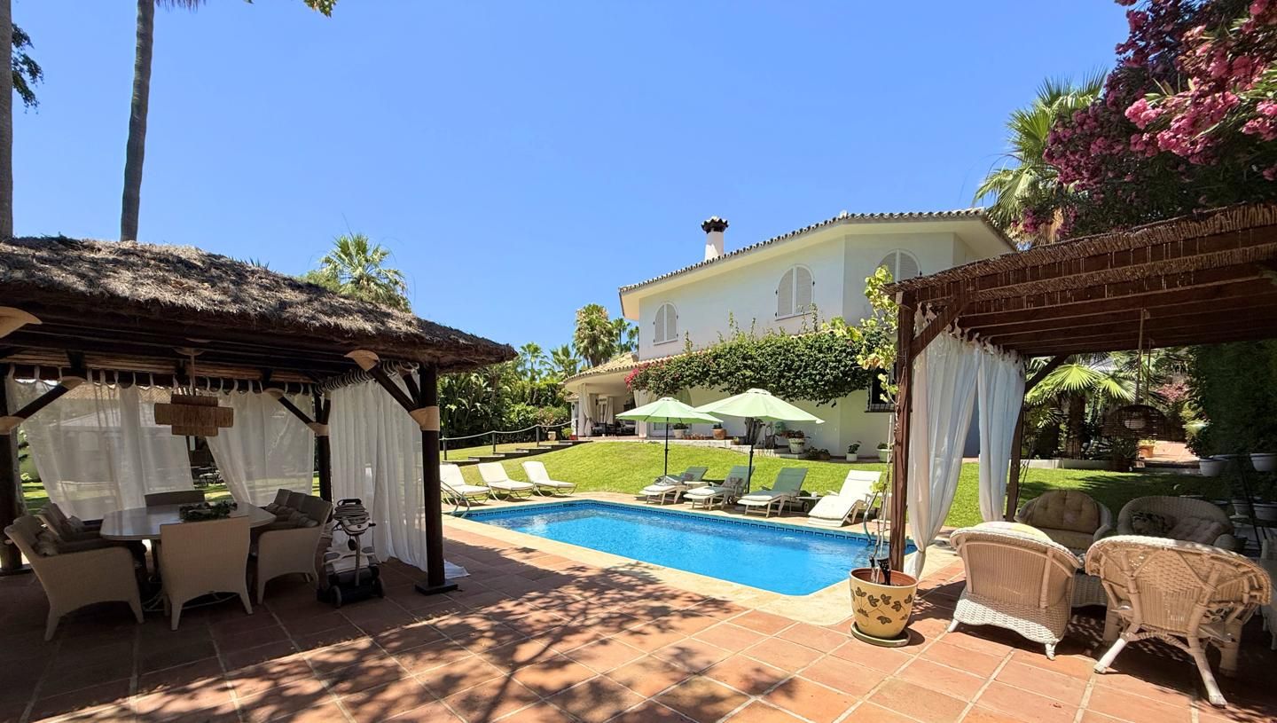 Jardí de Casa o xalet en venda en Marbella amb Aire condicionat, Calefacció i Jardí privat