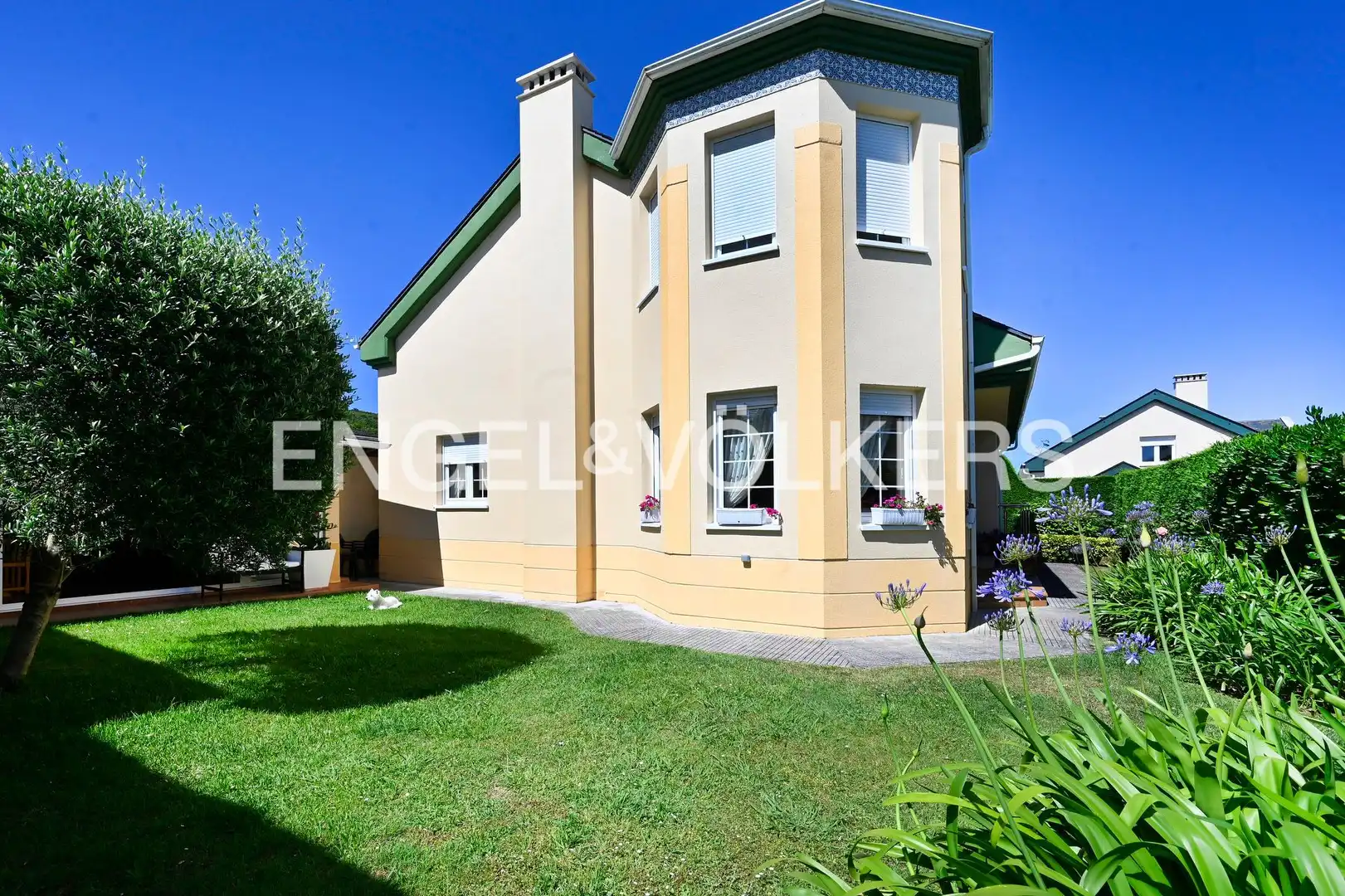 Vista exterior de Casa o chalet en venta en Santa Cruz de Bezana con Aire acondicionado, Calefacción y Jardín privado