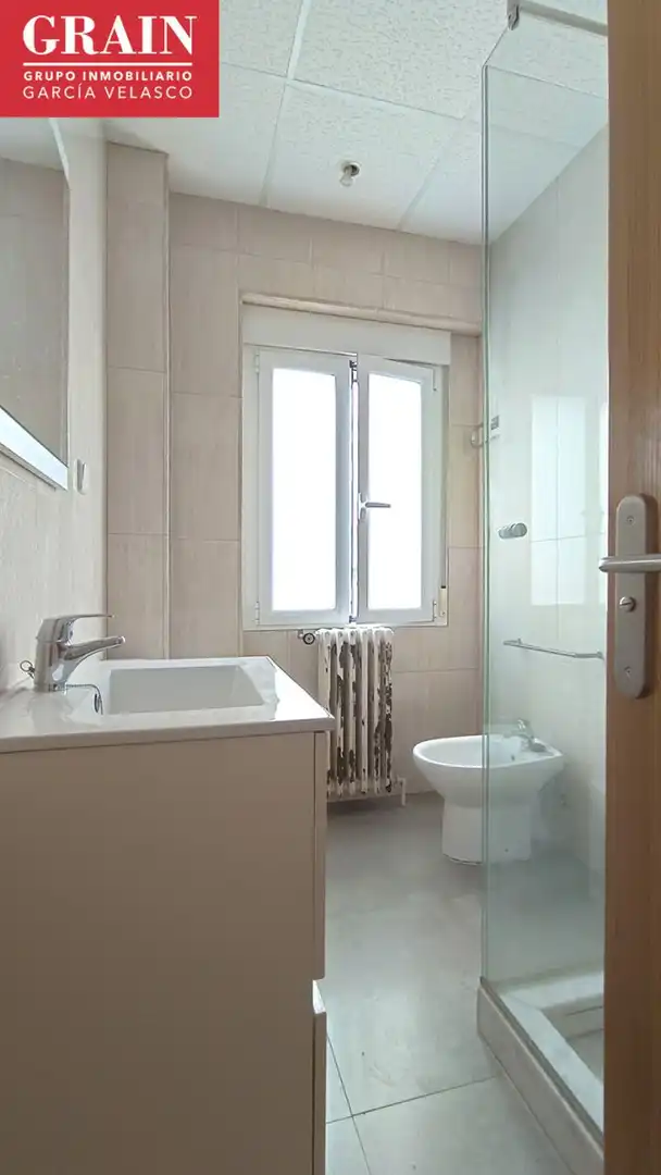 Baño de Piso en venta en Albacete con Calefacción y Balcón