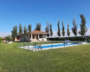 Piscina de Casa o xalet en venda en Villaralbo amb Jardí privat, Piscina i Forn