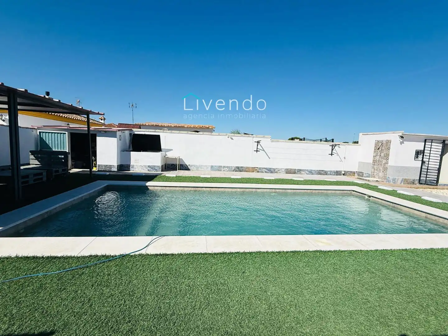 Piscina de Casa o xalet en venda en Chiclana de la Frontera amb Aire condicionat, Piscina i Moblat