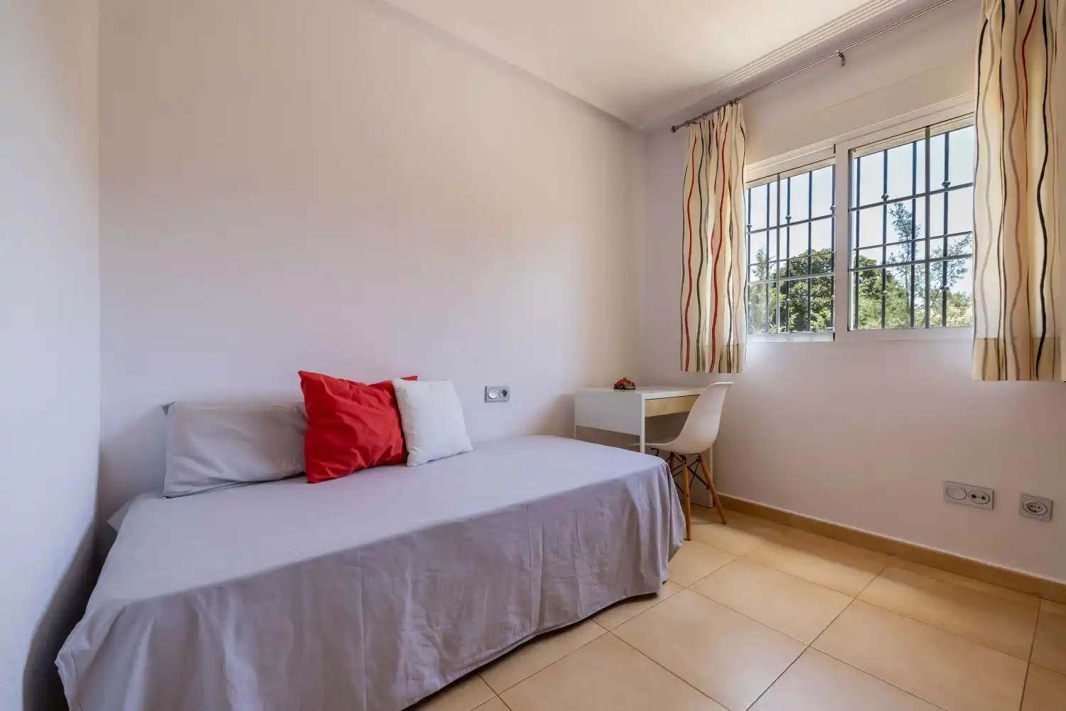 Habitación de Piso de alquiler en Murcia con Aire acondicionado, Calefacción y Trastero
