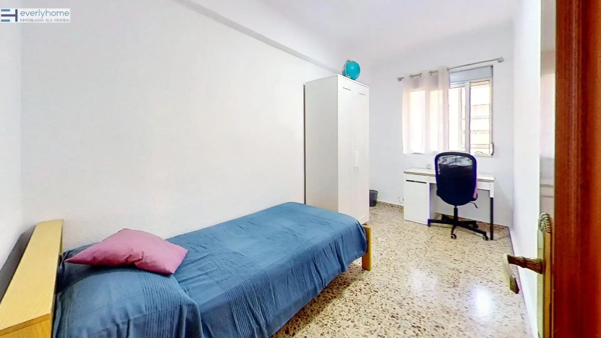 Bedroom of Flat for sale in Valencia  with Furnished and Balcony