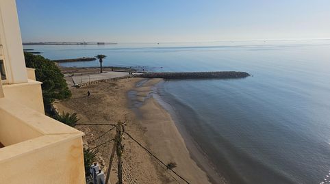 PISO EN PRIMERA LÍNEA DE MAR